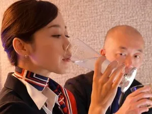 Địt vợ bạn thân có cái lồn khít như còn trinh