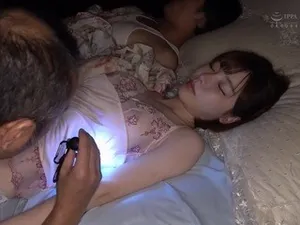 Người phụ nữ trẻ ngực to