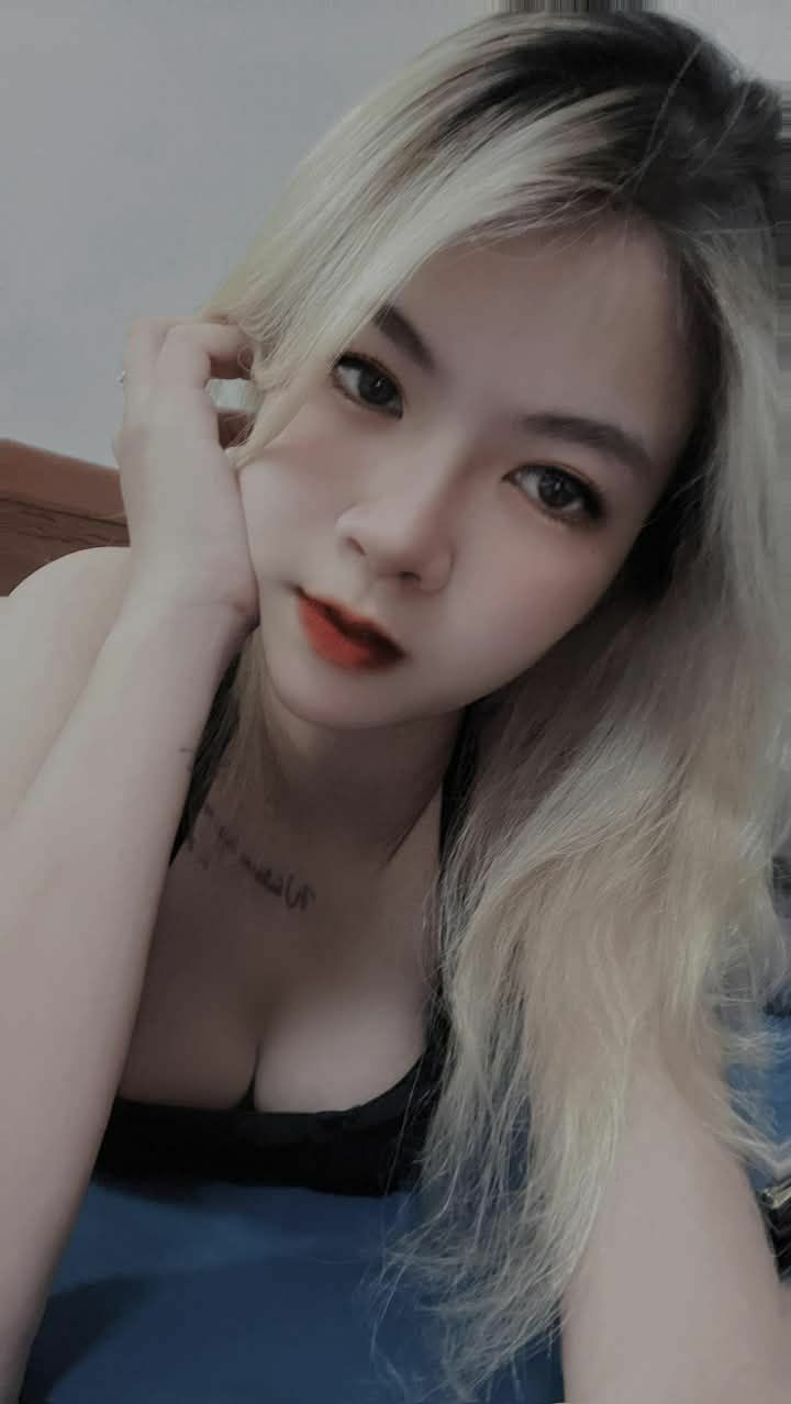 Lần đầu chơi gái gặp ngay chị trưởng phòng vú to